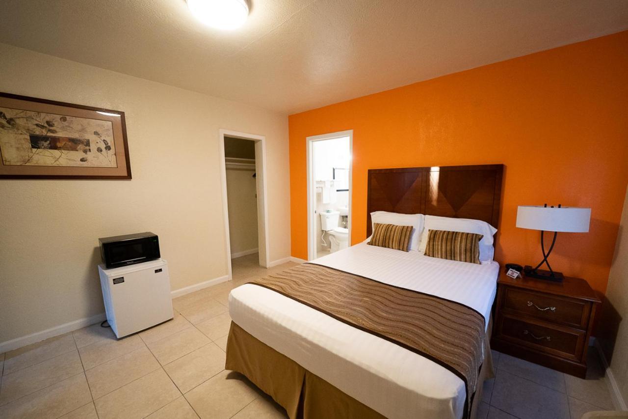 Stay Inn Suite Stockton Bagian luar foto