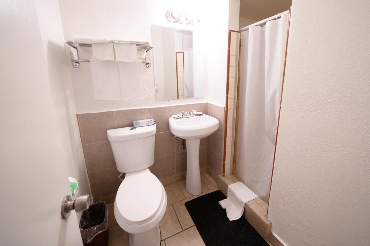 Stay Inn Suite Stockton Bagian luar foto